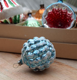 Kerstbal reliëf lichtblauw, gesuikerd (8065)