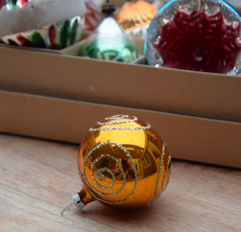 Kerstbal goud, glitter krullen (8066)