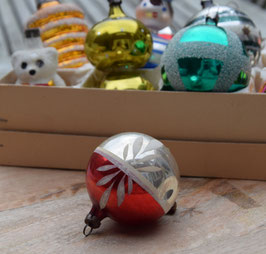 Kerstbal zilver/rood, wit ornament (7562)