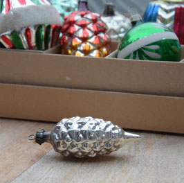 Dennenappel zilver, puntig (8017)