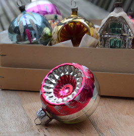 Deukbal zilver/rood, versierd (6625)