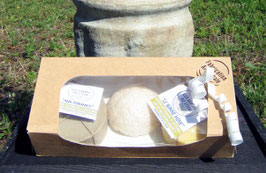 ************ COFFRET CADEAU ************ 2 SAVONS (AU CHOIX) + 1 EPONGE KONJAC VISAGE BLANCHE