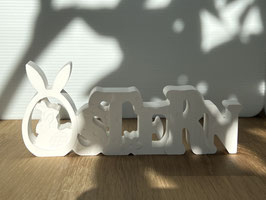 Weißer Schriftzug „OSTERN“