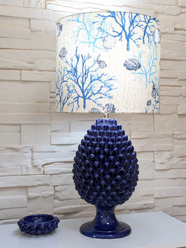 Lume Pigna h.60 cm Blu Profondo in Ceramica di Caltagirone con Paralume Cilindro Coralli