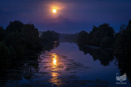 08 - Il Monviso e la luna riflessi nel Po