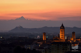 Piemonte 2a - Il Duomo di Alba e il Monviso