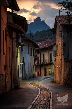 Piemonte 1b - La Sacra di San Michele veglia sul centro storico di Avigliana