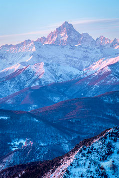 Piemonte 27 - La Sacra di San Michele e il Monviso all'alba