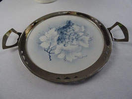 Serviertablett Decoration Art Deco Rand und Griffe verchromt Einsatz Steingut Motiv Trauben Frankreich (D)