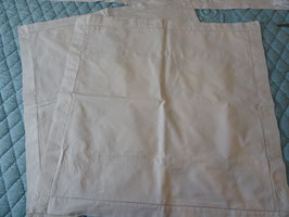 2er Set schlichte Kissen mit Lochstickerei (26K)