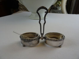 Salzbehälter versilbertes Metall Einsätze Kristallglas Glaslöffel oval Kunstvoll punziert (EZ)