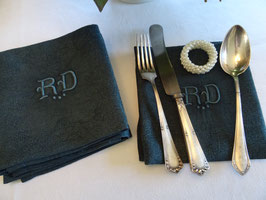 Leinendamast-Serviette in dunklem meergrün mit Monogramm "RD" (16S)