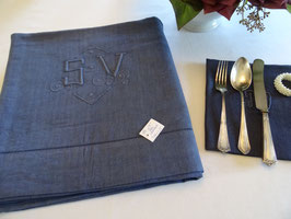 Laken in blau-grau mit Monogramm "SV" (18B)