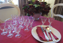 Schönes Kristallglasset - bestehend aus 6 Weißwein- und 8 Rotweingläsern