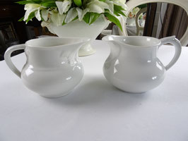 1 von 2 Wasserkaraffen Wasserkannen Weiss Porzellan schlicht Frankreich Vintage (L)