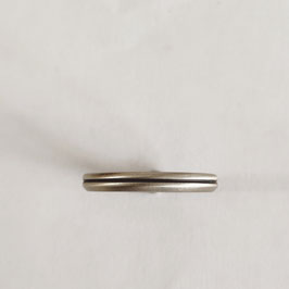 anneau tourné en argent 925 oxydé et brossé