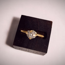 Diamant brut gris
