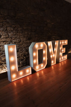 XXL LOVE Holzbuchstaben weiß