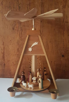 Tischpyramide mit Stern und Podest