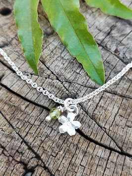 Vergissmeinnicht Anhänger mit Geburtsstein Peridot (August)