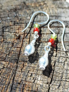 Mini Hagebutten Ohrhänger mit Peridot und Karneol