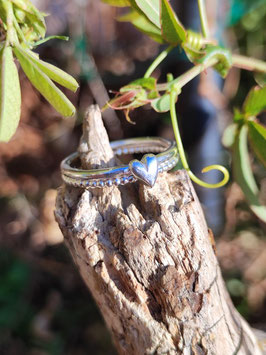 Kleiner Herz Ring mit Kugelschiene Unikat