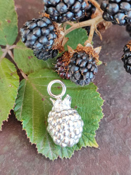 Großer Beeren Anhänger mit kleiner Öse