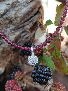 Granat  Kette mit Mini Brombeere