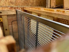█ Absperrgitter aus Metall