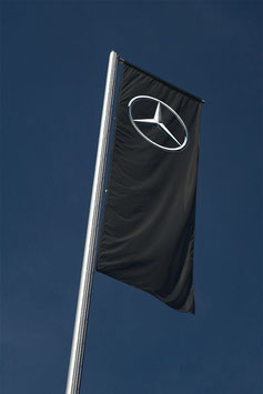 Mercedes-Benz Fahne 1200 x 3500mm schwarz mit Ausleger