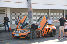 2 bis 15 Runden, MC Laren MP4-12C Renntaxi Co Pilot, Groß Dölln