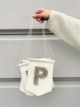 Wimpel mit Initial AQUA