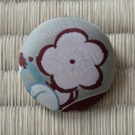 Broche en soie fleur de prunier