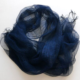 Echarpe en filet de soie japonaise teinture végétale bleue indigo foncée