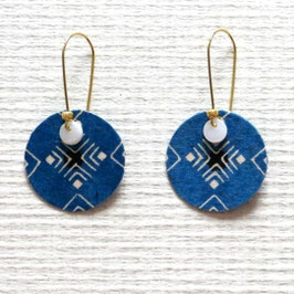 Boucles d'oreilles katazome n°1. Bleu indigo.