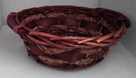 Weidenkorb mit Schilfblatt