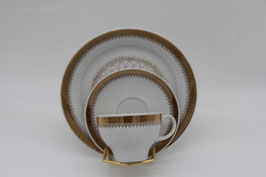 3tlg. Sammeltassengedeck Kaffeetasse Kahla Porzellan Ornament-Goldrand