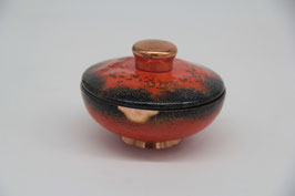 kleine Dose auf Fuß Emaille-Kupfer Deckeldose emailliert rot schwarz Mid Century