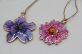 Anhänger Metallblüte lila / rosa