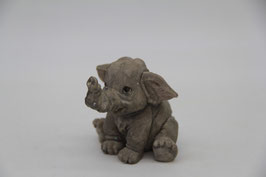 kleiner sitzender Elefant Figur Babyelefant grau Polyresin