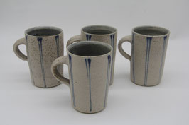 Birke Kästner Keramik hohe Kakaotasse Kaffeetasse Handarbeit grau blau gestreift