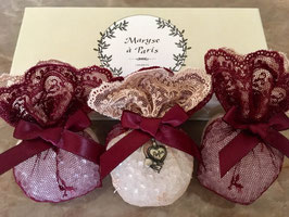 Maryse a' Paris / Boules de Parfums / Parfum：Fleurs Blanches / 白いお花 /　　　 ﾊﾟﾌｭｰﾑﾎﾞｰﾙ / ﾌﾚｸﾞﾗﾝｽ / 香り袋 /  　　　　　　　～ Made in France ～ ﾌﾗﾝｽ 輸入品 ～