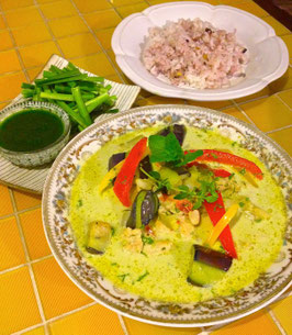 甲佐町産ニラのグリーンクリームカレー　　　　　　　(1人前200g）5個セット