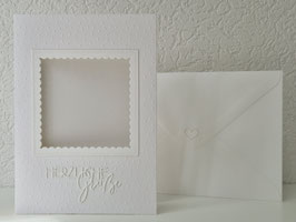 Passepartout-Karte, Pünktchenprägung Herzliche Grüße weiß 12,5x18cm (Ausschnitt eckig: 7,5cm, Wellenrand innen)