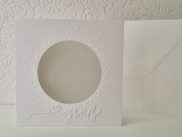Passepartout-Karte, Herzchenprägung Herzgrüße weiß 13,5x13,5cm (Ausschnitt rund: 8cm)