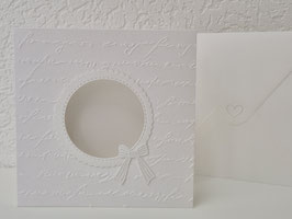 Passepartout-Karte BASIC, Schriftprägung rund mit Schleife weiß 13,5x13,5cm