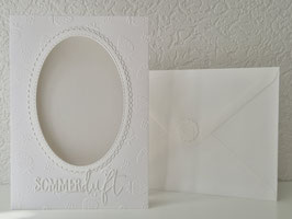 Passepartout-Karte, Erdbeerprägung Sommerduft weiß 12,5x18cm (Ausschnitt oval: 8x12cm, Tortenrand)