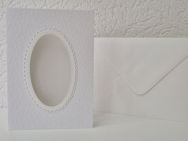 Passepartout-Karte BASIC, Pünktchenprägung Oval weiß 10,5x14,8cm (Ausschnitt: 5x9cm, Tortenrand)