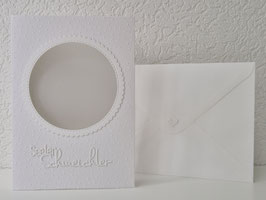 Passepartout-Karte, Pünktchenprägung Seelenschmeichler weiß 12,5x18cm (Ausschnitt rund: 9cm, Wellenrand außen)