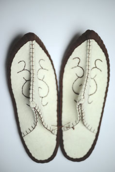 FILZPANTOFFEL WEISS/BRAUN